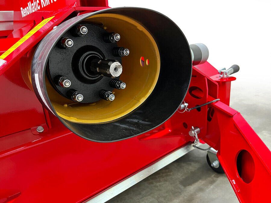 Frissítés Túlterhelési tengelykapcsoló a traktor és az RM1500 között.