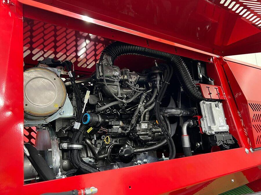 Motor 35 kW (46,2 LE) dízelmotor számára 25-30%-kal nagyobb hatékonyság az előző modellhez képest.